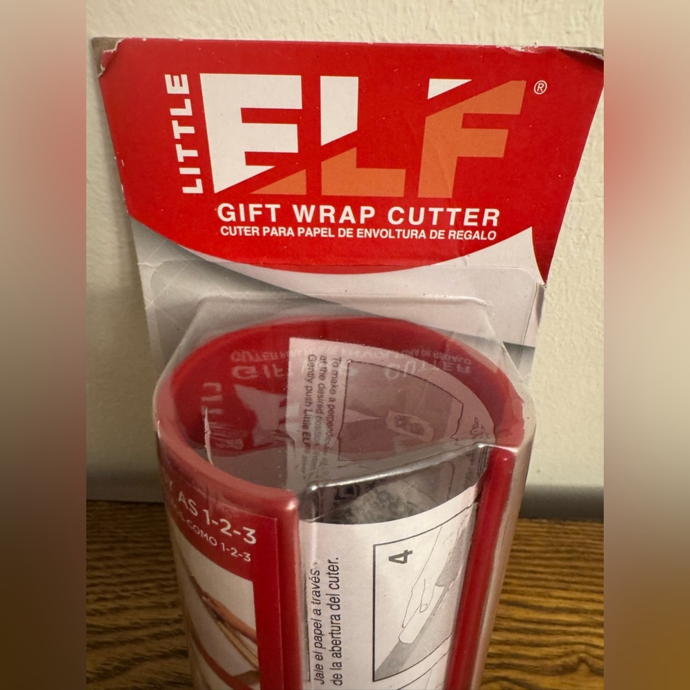 Red Gift Wrap Cutter - Picture 2 of 7